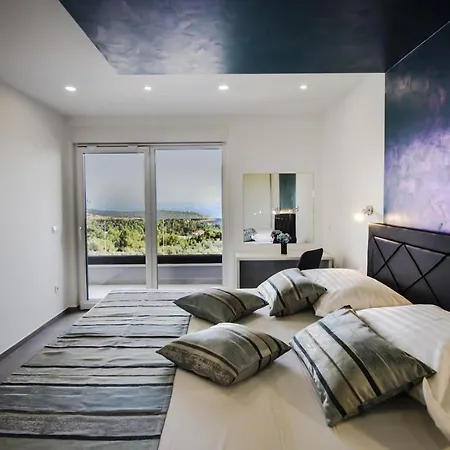 Ctma225/ Holiday House With Heated Private Pool *