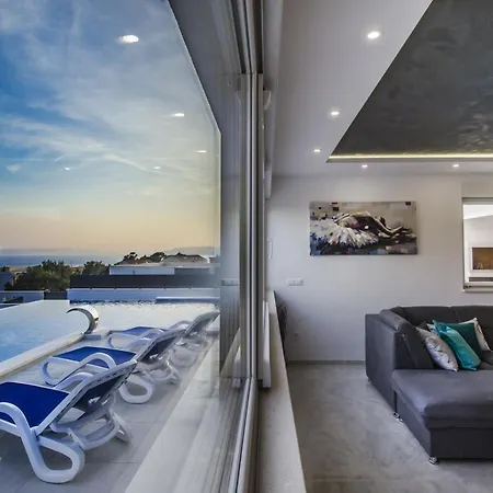 Ctma225/ Holiday House With Heated Private Pool